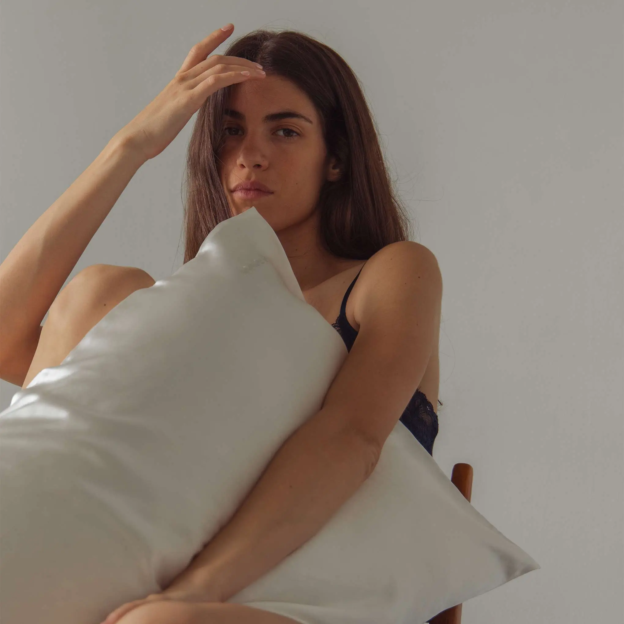 Akoya Pearl Silk Pillowcase - Image 2