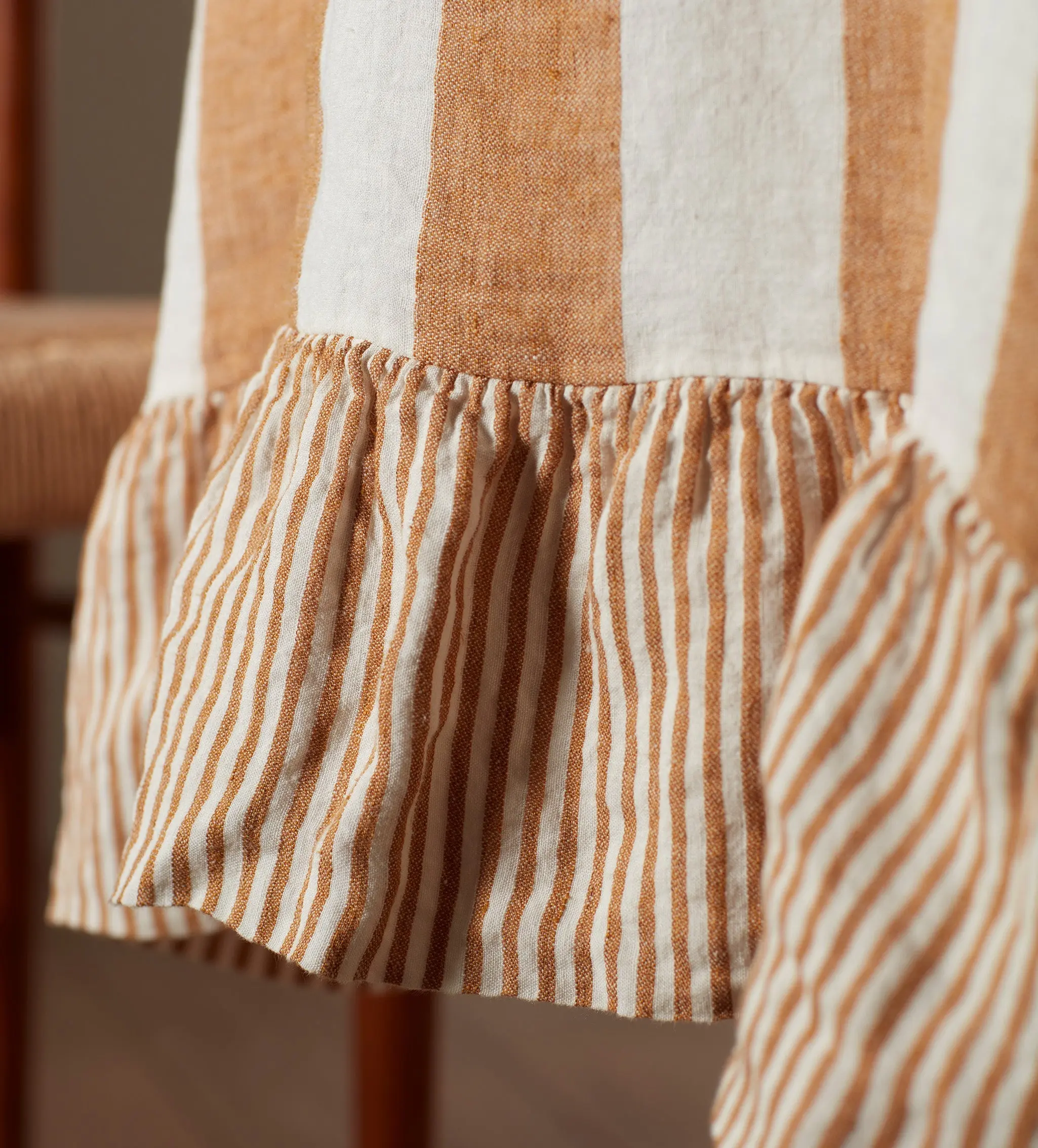 Amber Cora Wide Stripe 100% Linen Tablecloth - Image 2