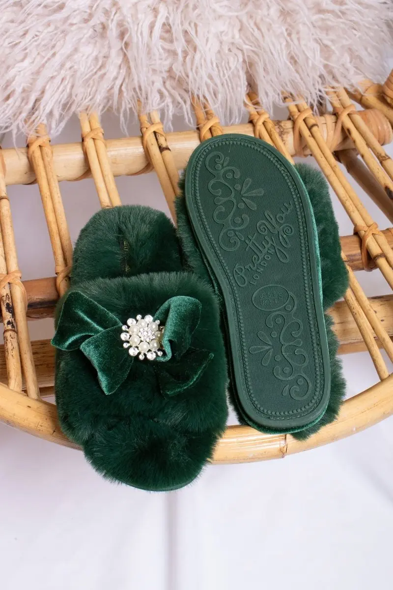 Anya in Green - Image 3