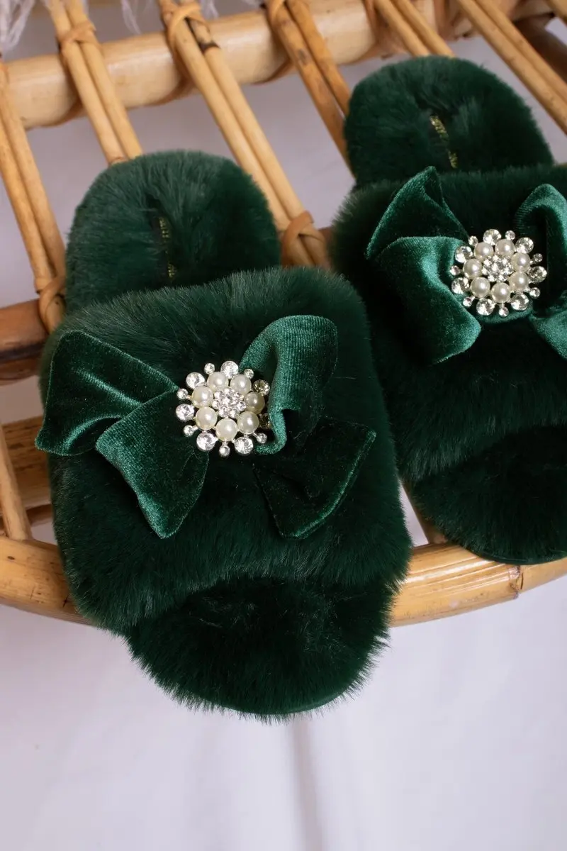 Anya in Green - Image 5