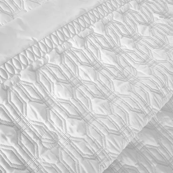 Billie White Bedspread - Image 2