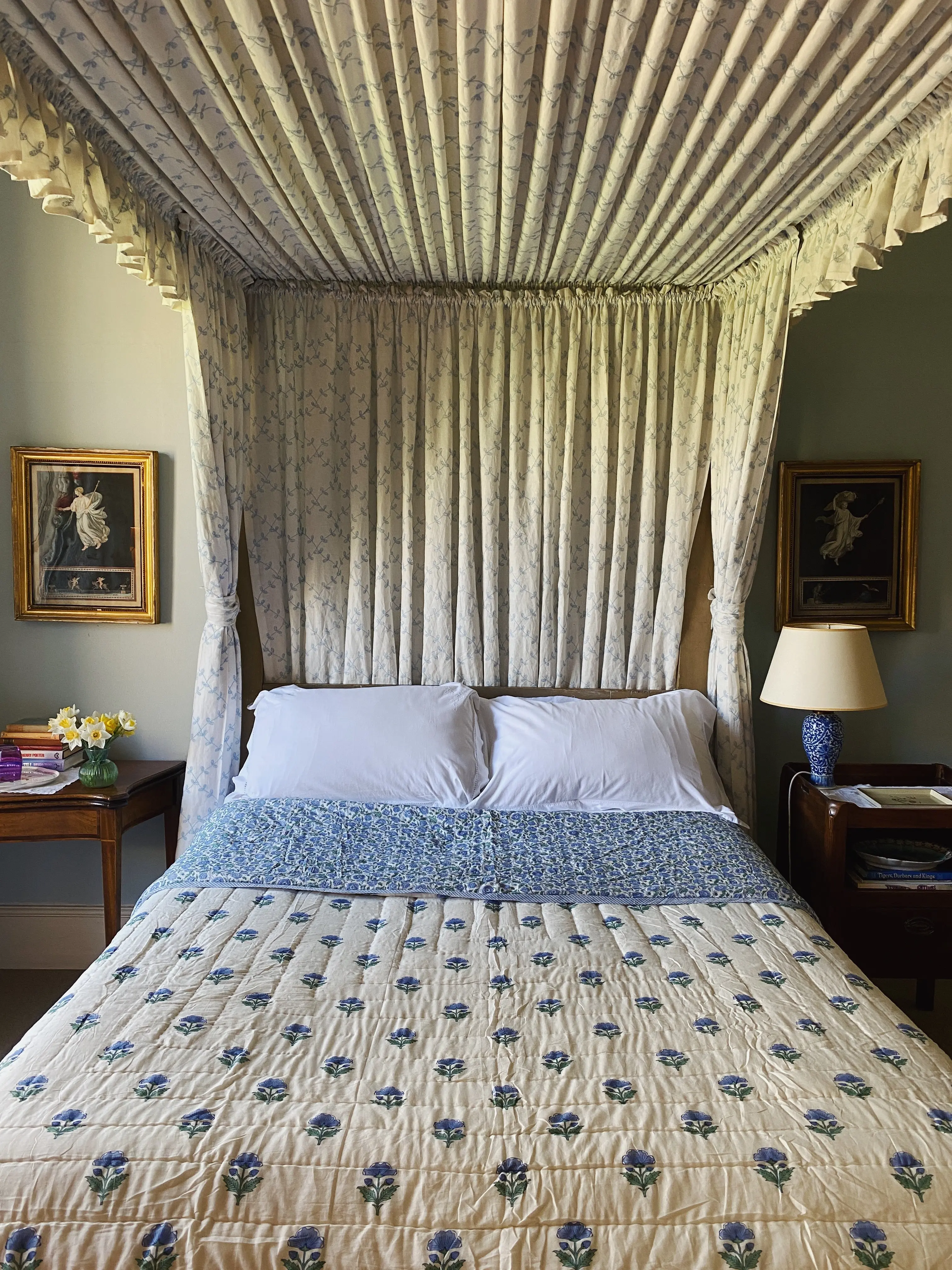 Blue Butti Floral Bed Quilt - Image 7