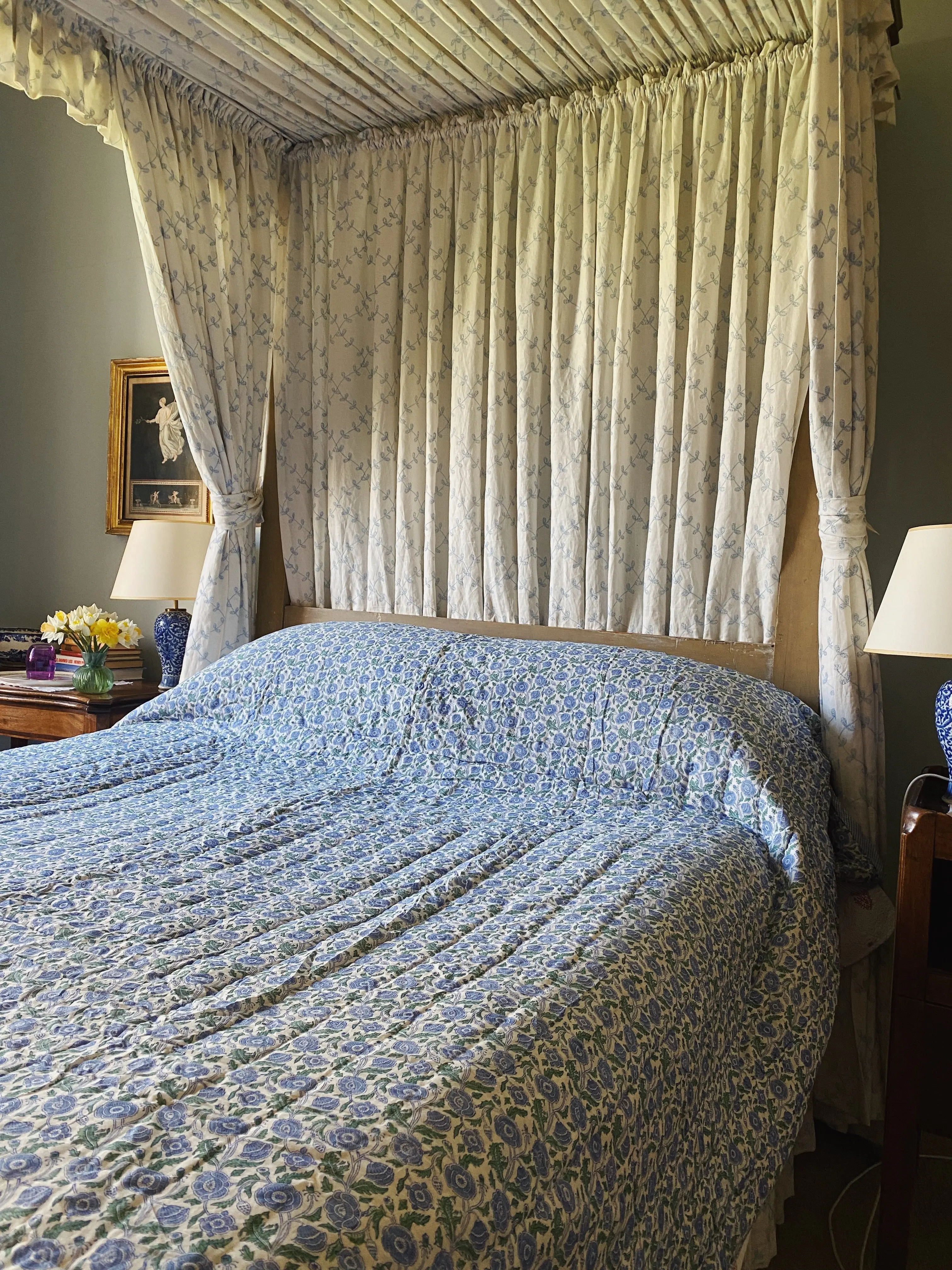 Blue Butti Floral Bed Quilt - Image 8