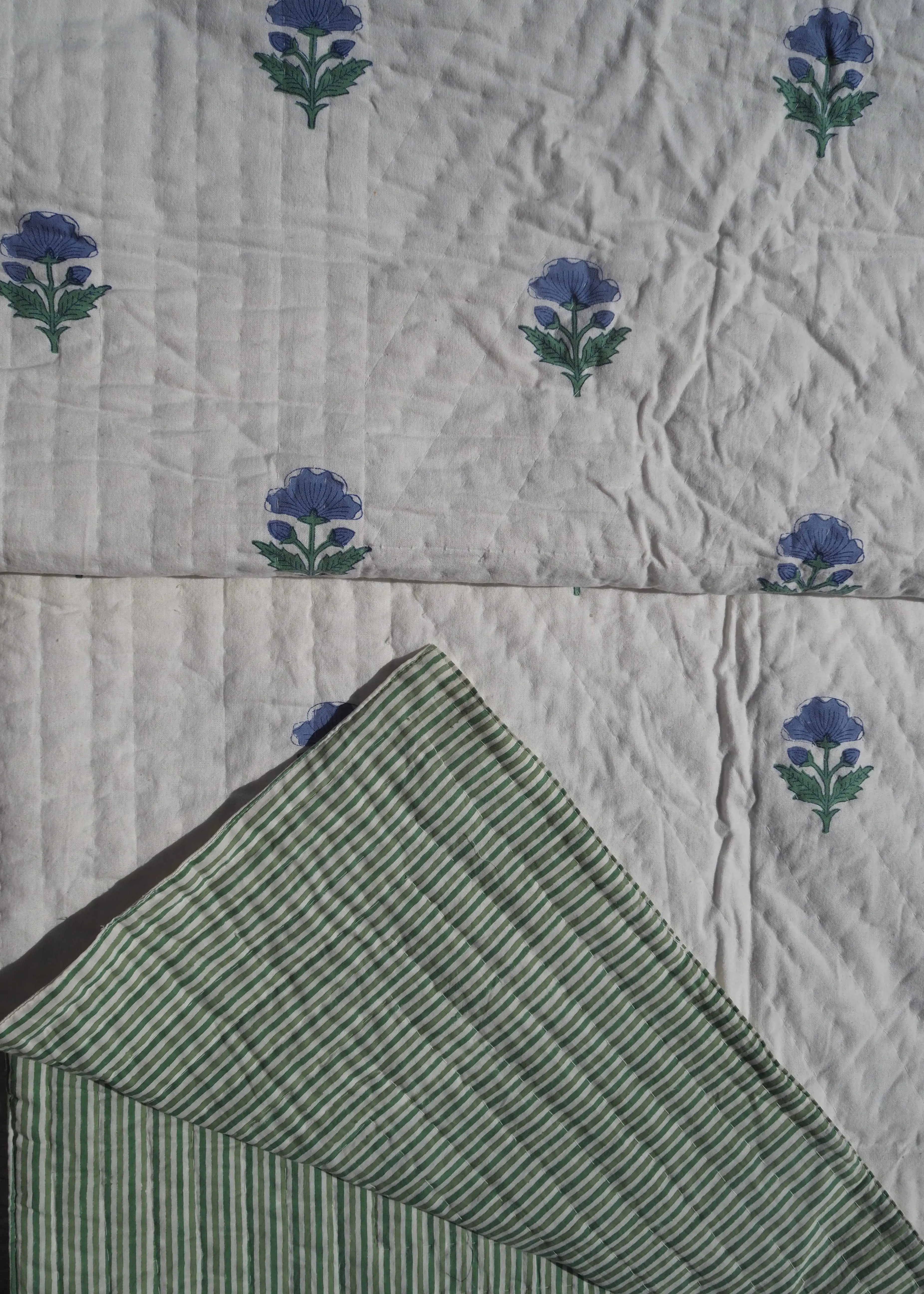 Blue Floral Pique Bed Quilt - Image 2