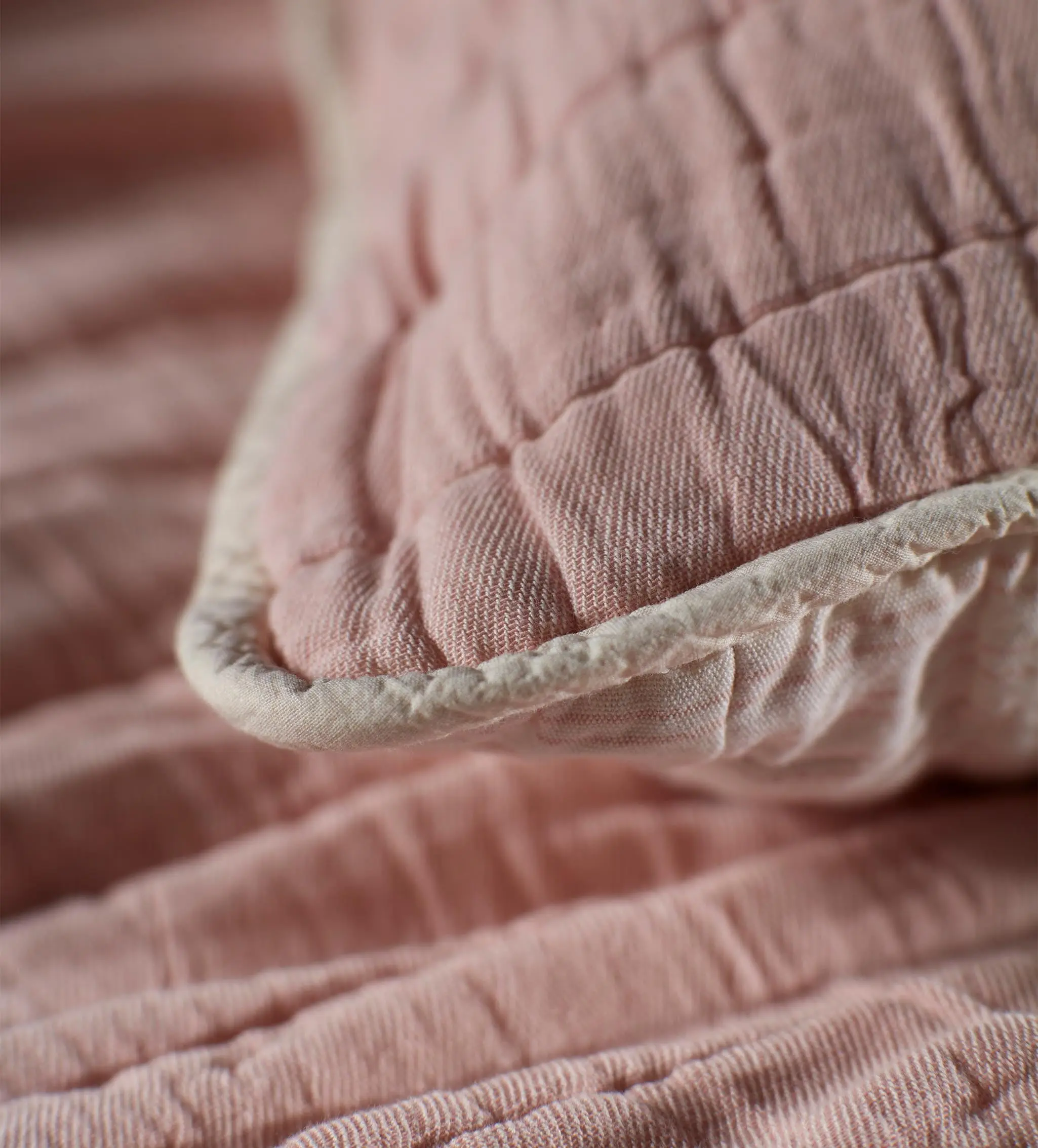 Blush Pink Vivienne 100% Cotton Quilted Throw - Image 2