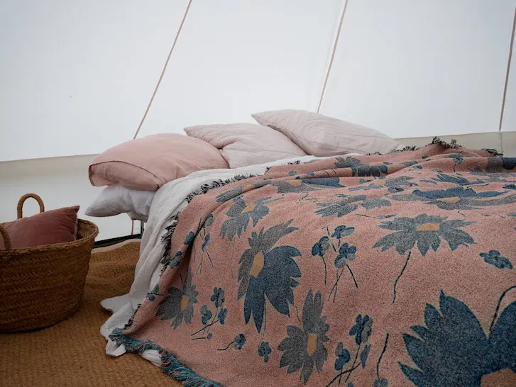 Deco Daisy Blanket - Image 3