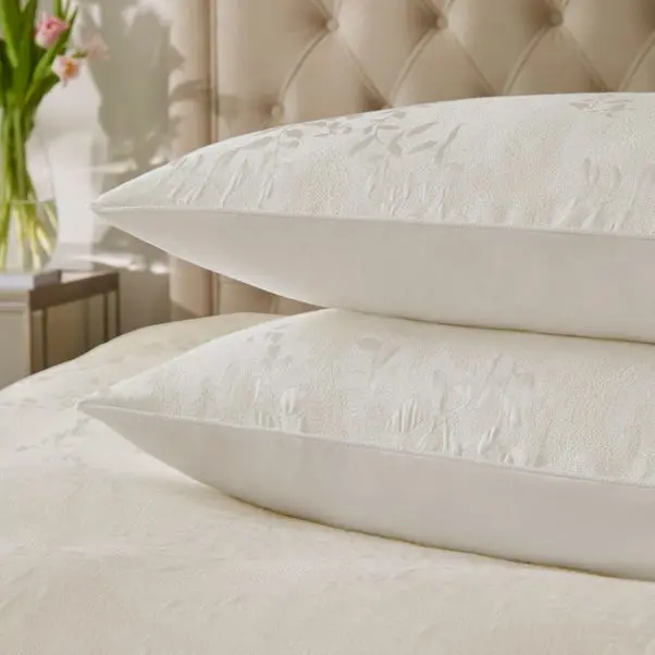 Dorma Luxe Wisteria 200 Thread Count Standard Pillowcase Pair - Image 3