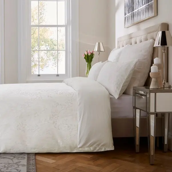 Dorma Luxe Wisteria 200 Thread Count Standard Pillowcase Pair - Image 4
