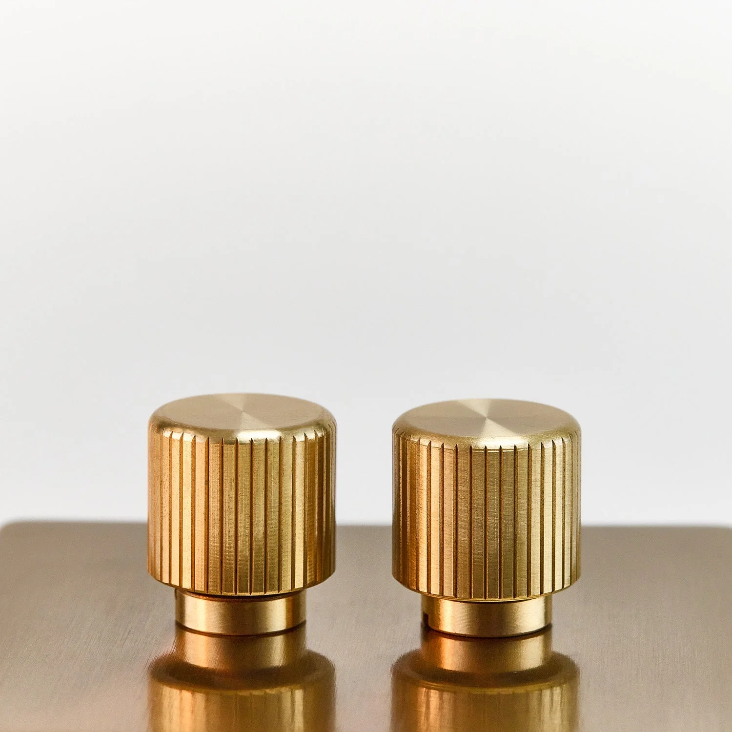 Double Rotary Wall Dimmer in Brass - Image 4