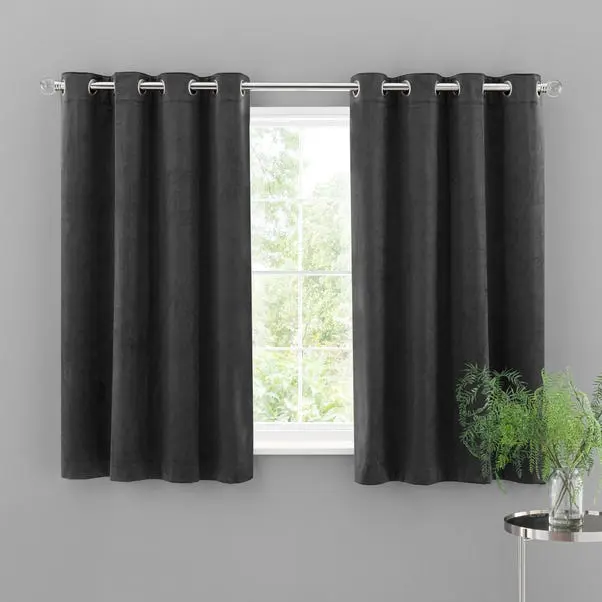 Isla Ultra Blackout Eyelet Curtains - Image 4