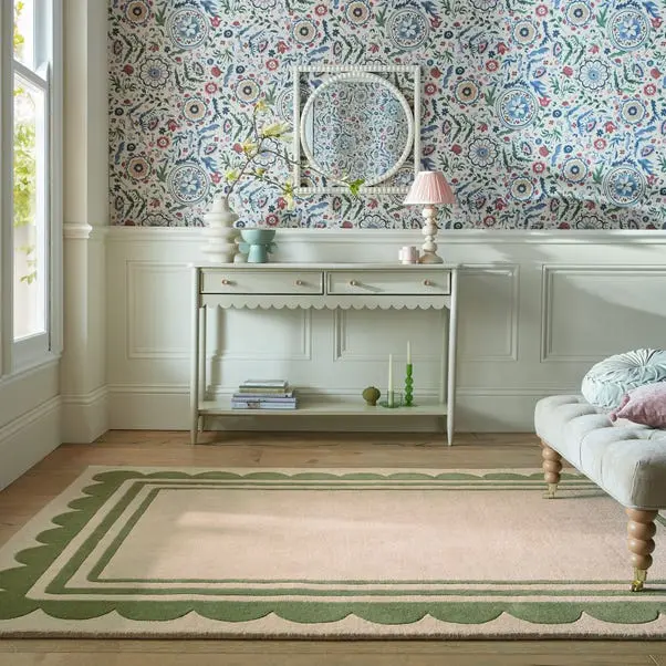 Lois Scallop Border Wool Circle Rug
