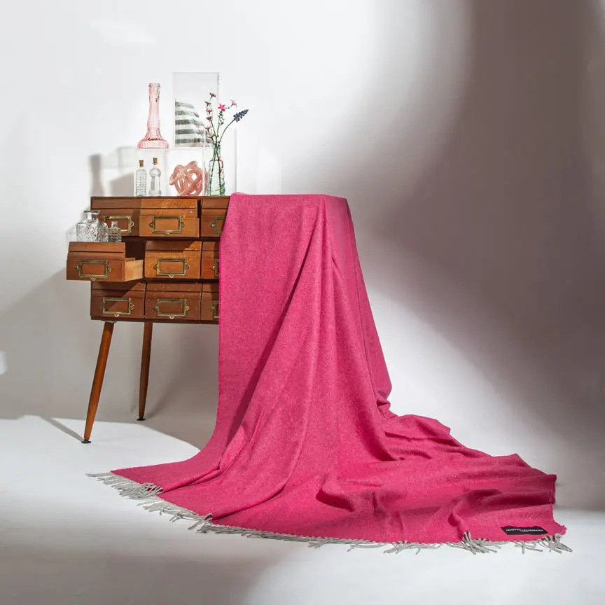 Cerise Love Stories 100% Cashmere Blanket - Image 2