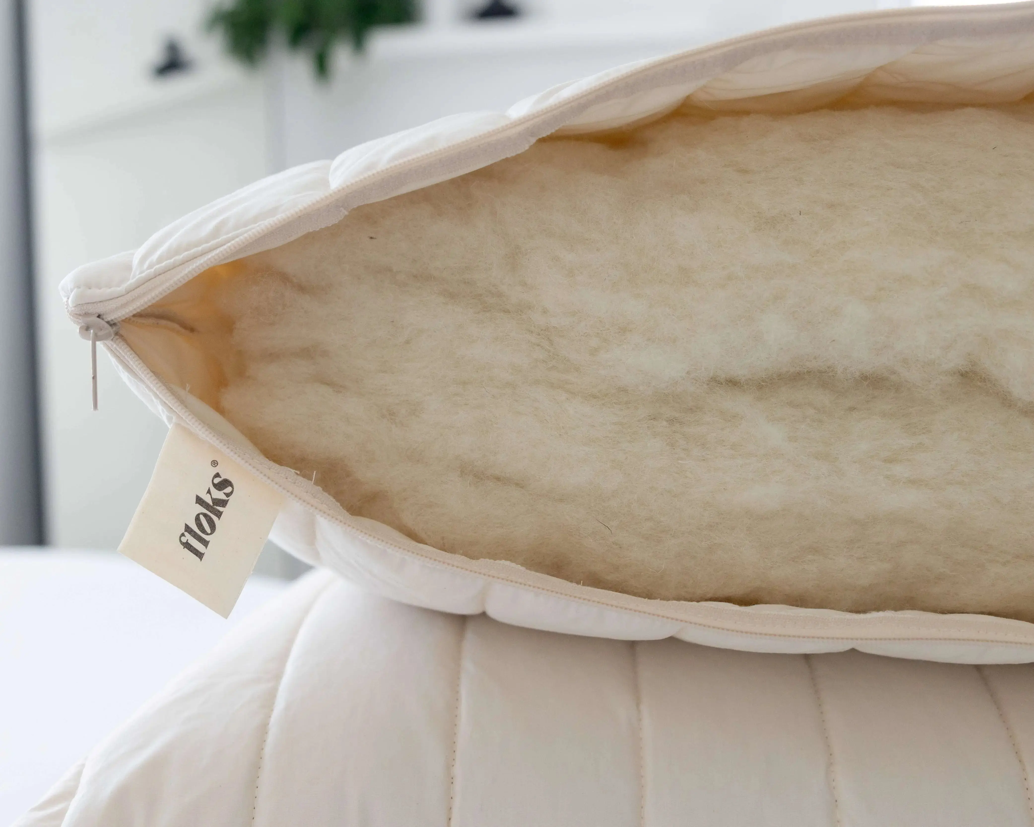 Luxury quilted British wool pillow - Image 3