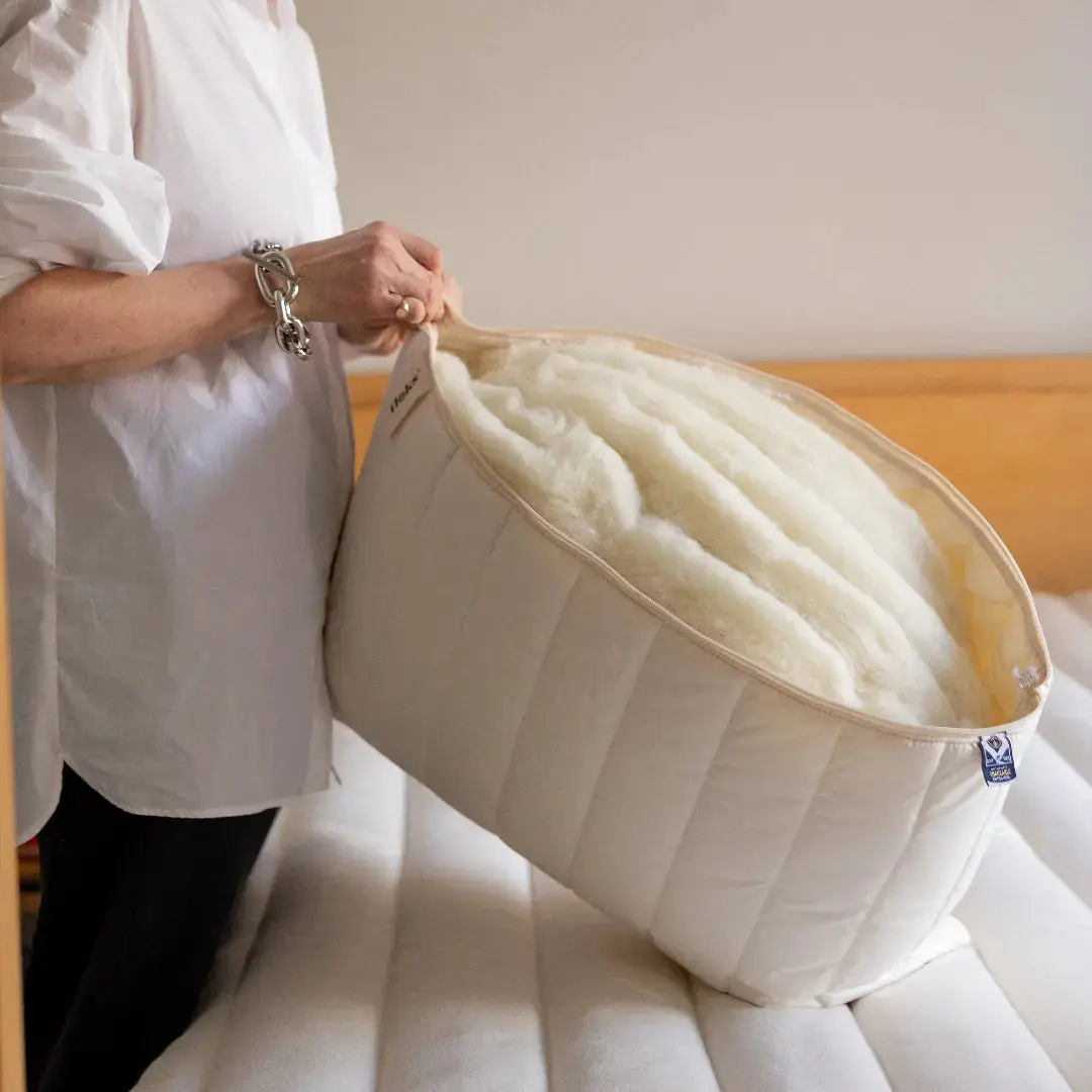 Luxury quilted British wool pillow - Image 4