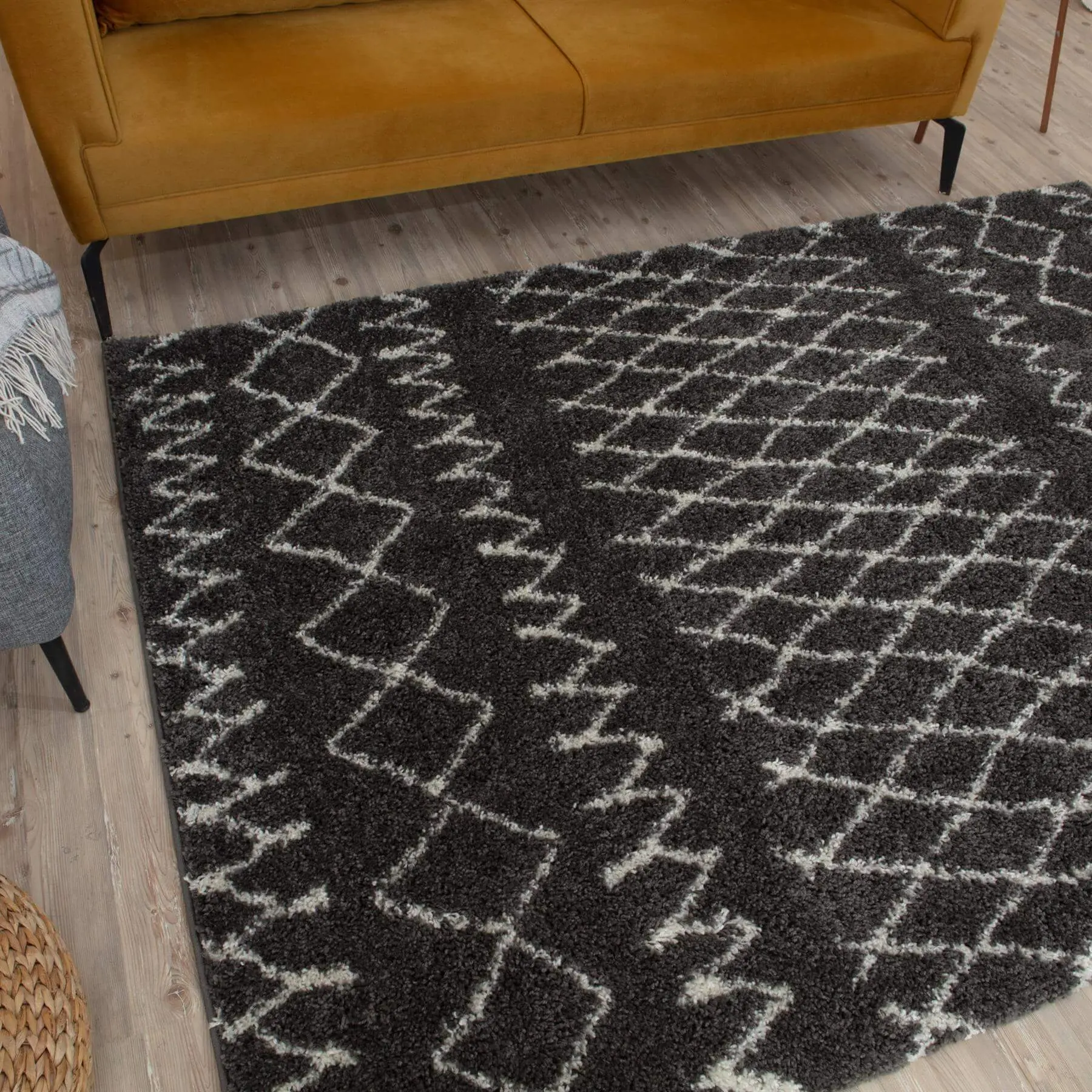 Moroccan Dark Grey Shaggy Rug | 940 - Image 5