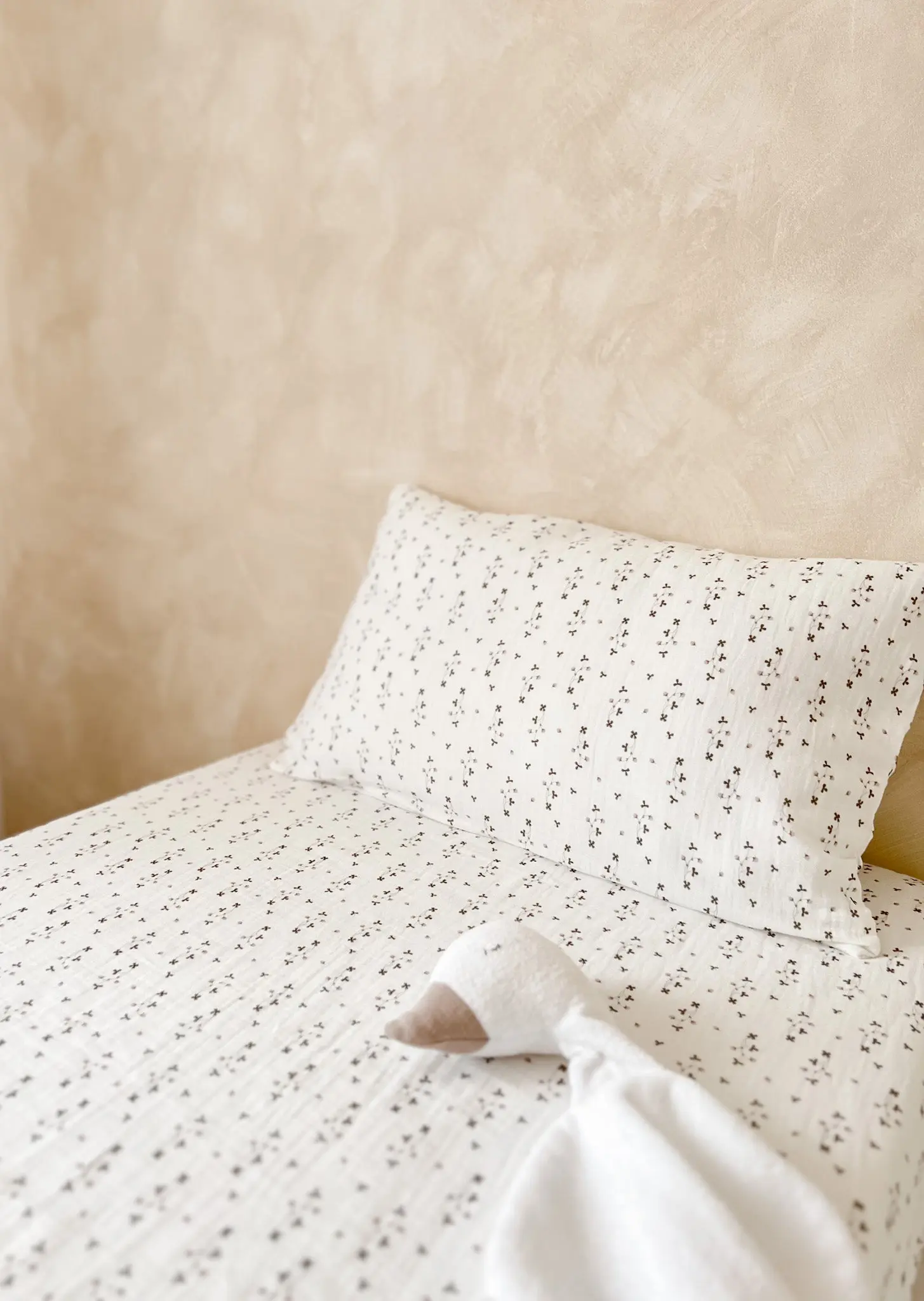 Muslin Cotton Fitted Cotbed Sheet - Botanical - Image 2