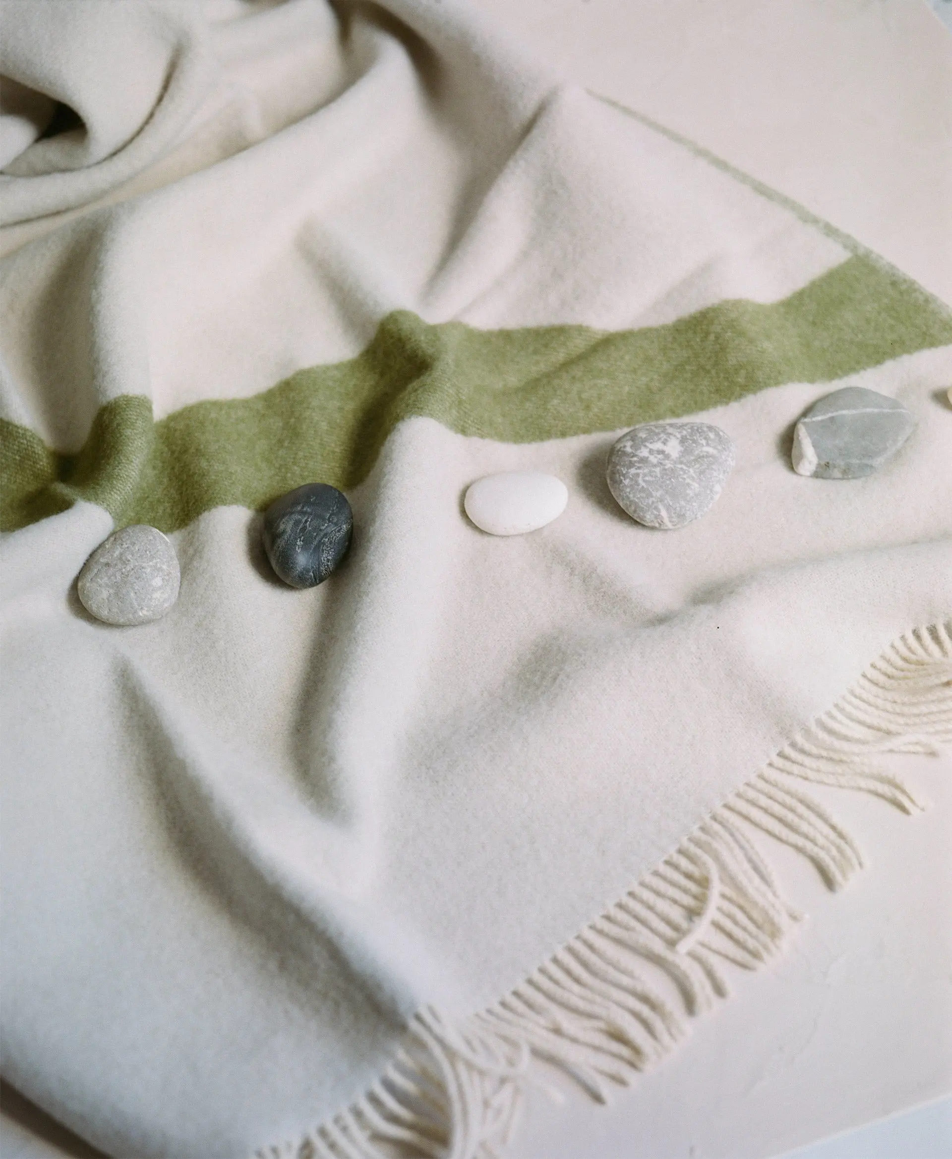 NATURE Green Blanket - Image 5