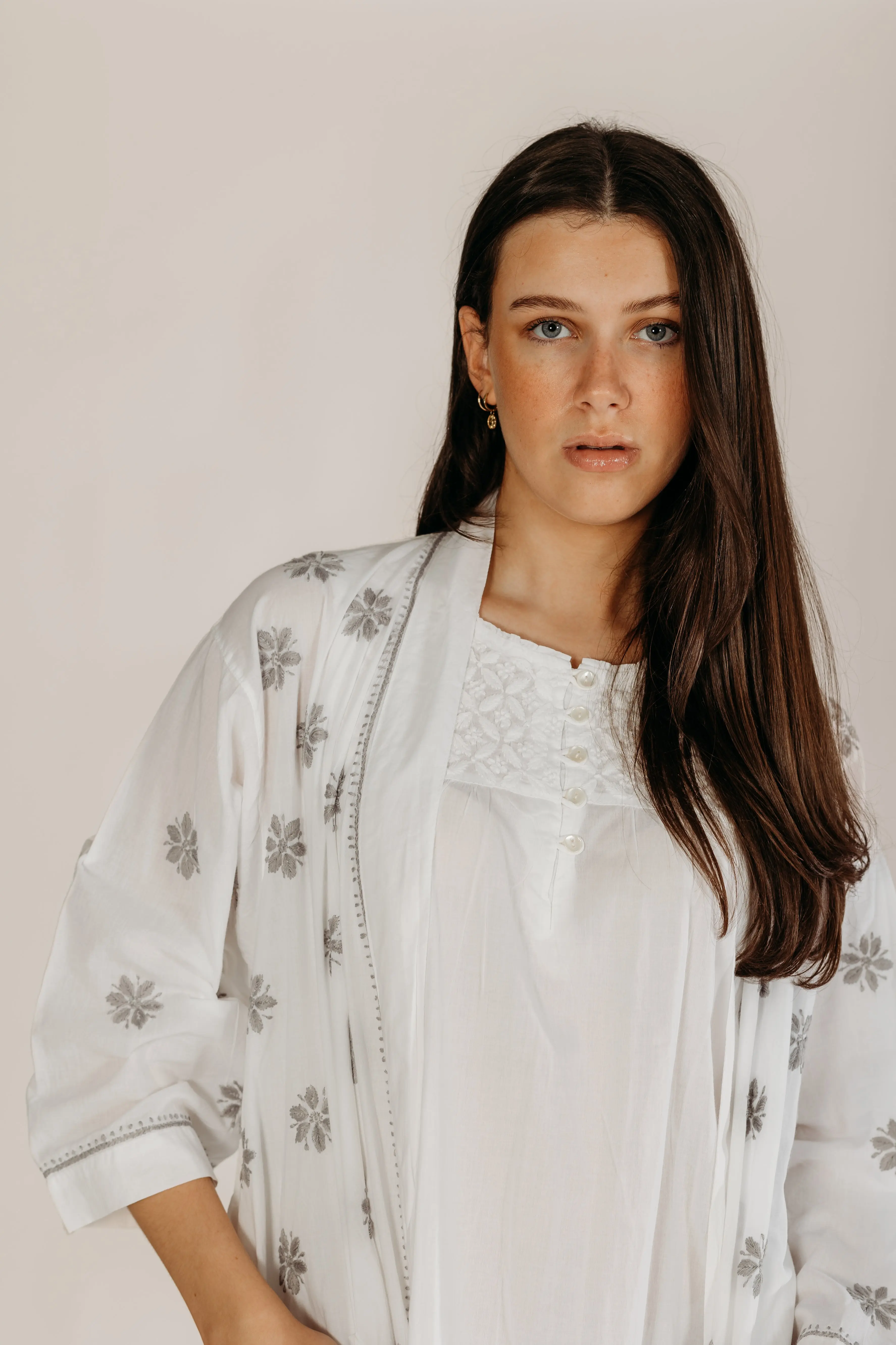 Nyra Grey Embroidered Robe - Image 4