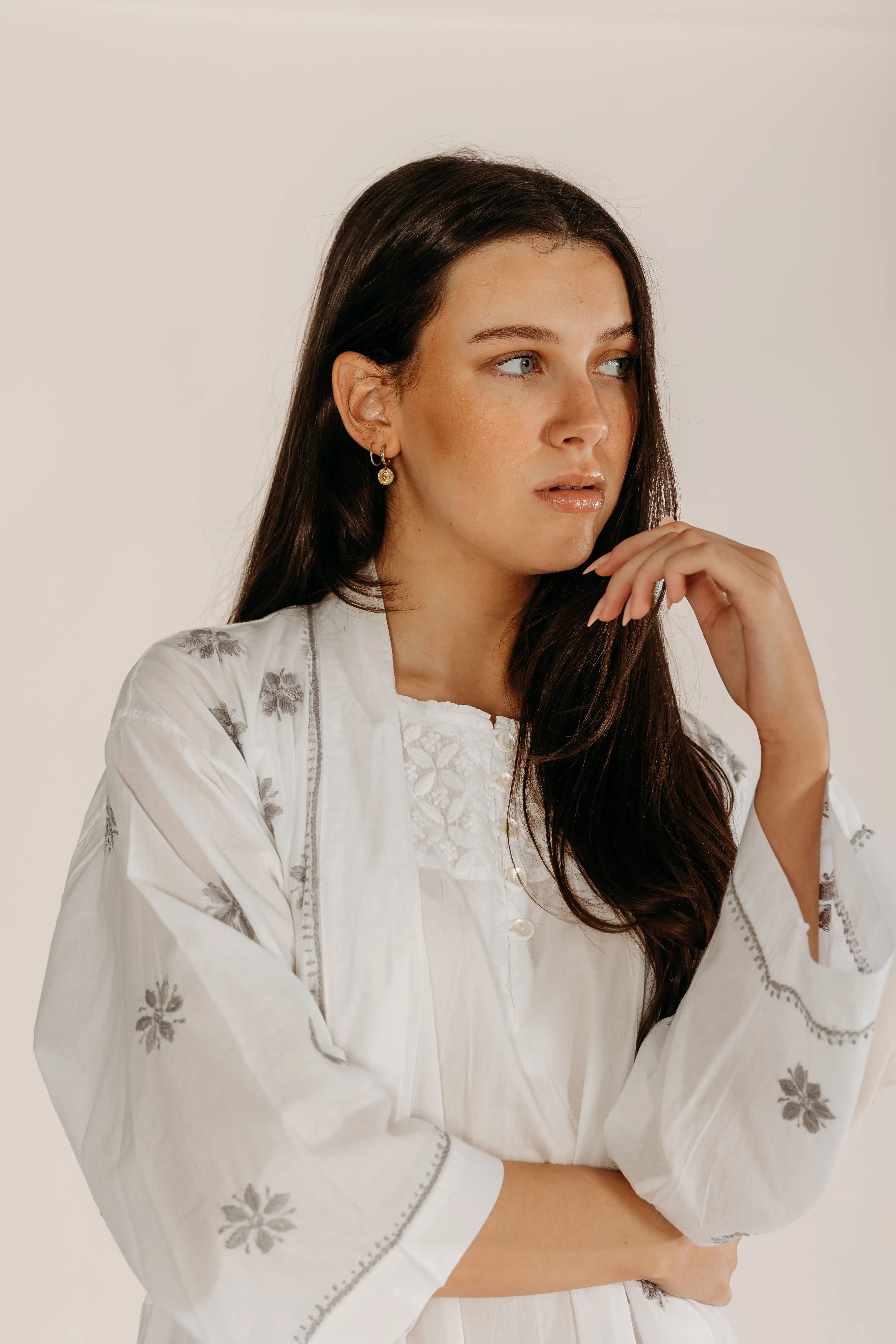 Nyra Grey Embroidered Robe - Image 5