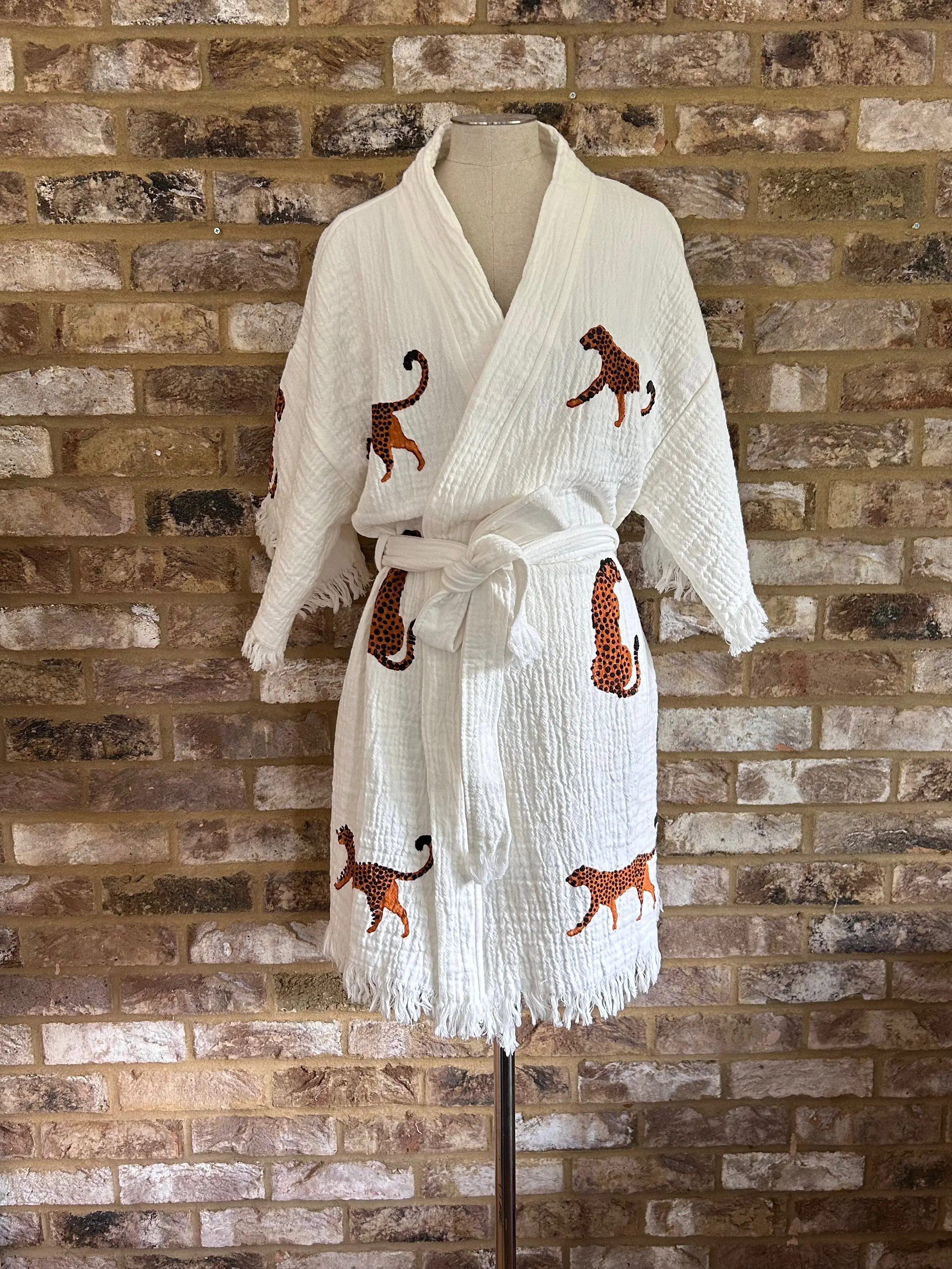Organic Kimono in White with Cheetah: Short - Image 3