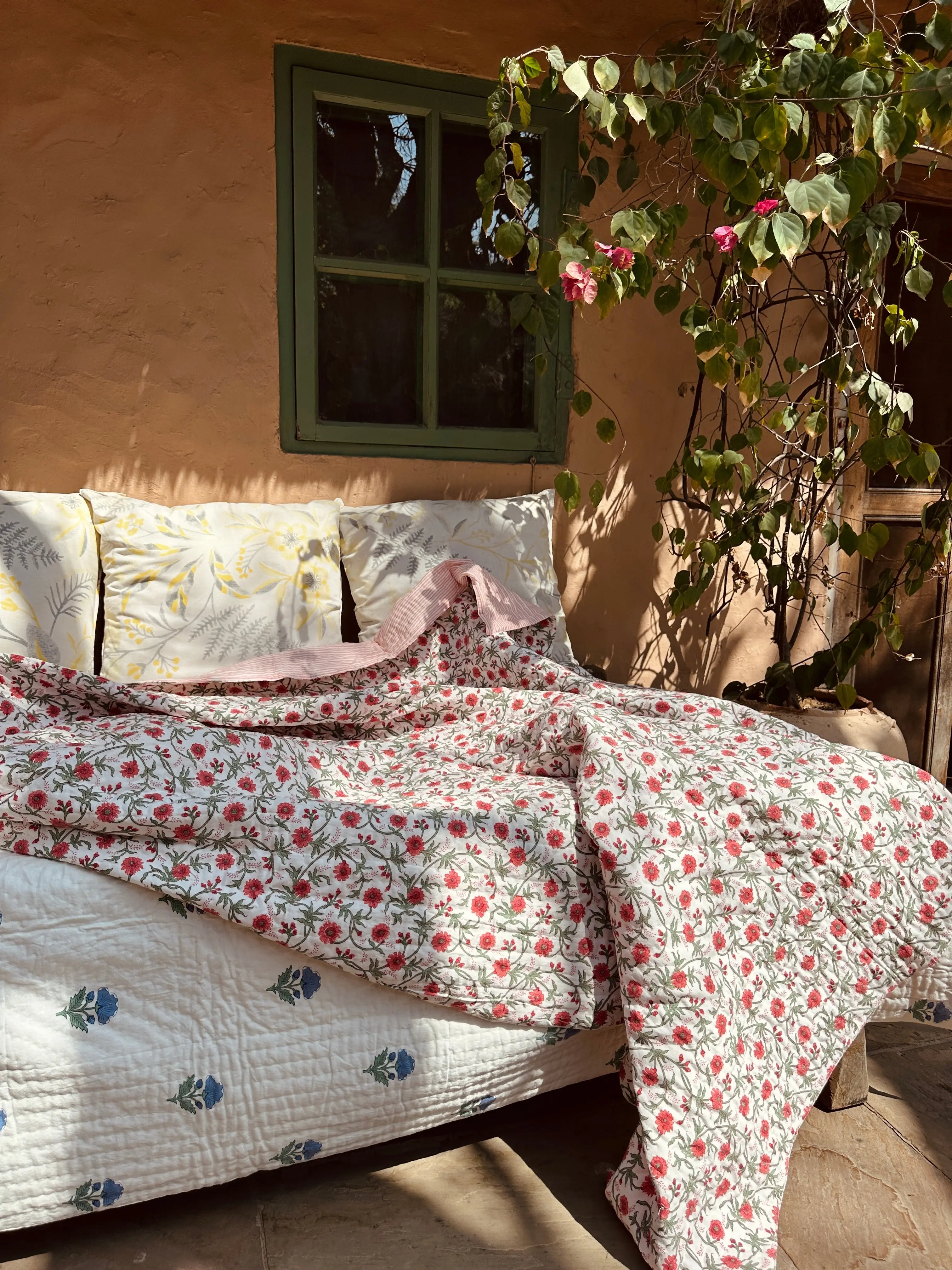 Red Floral Summer Pique Bed Quilt - Image 11