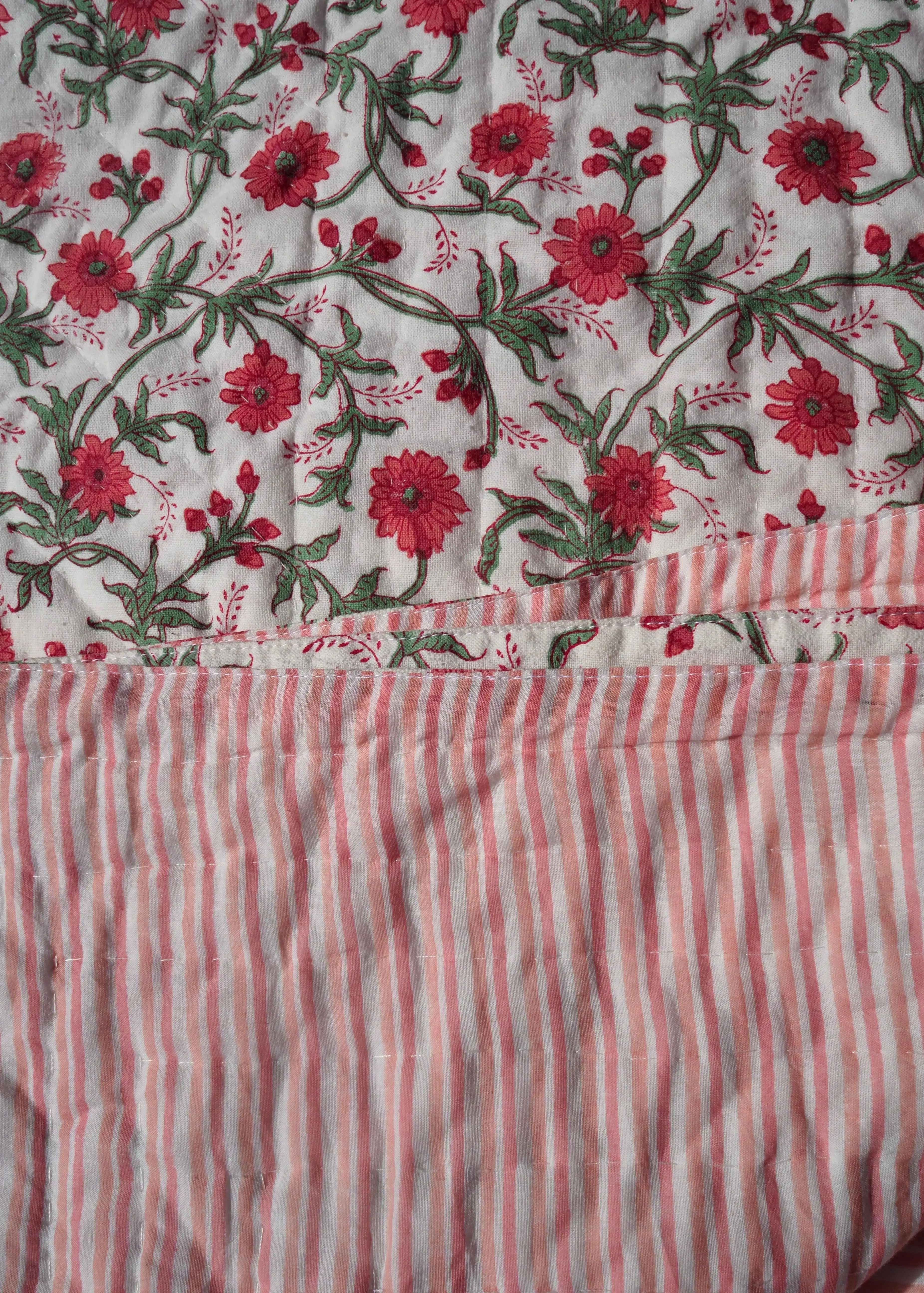 Red Floral Summer Pique Bed Quilt - Image 6