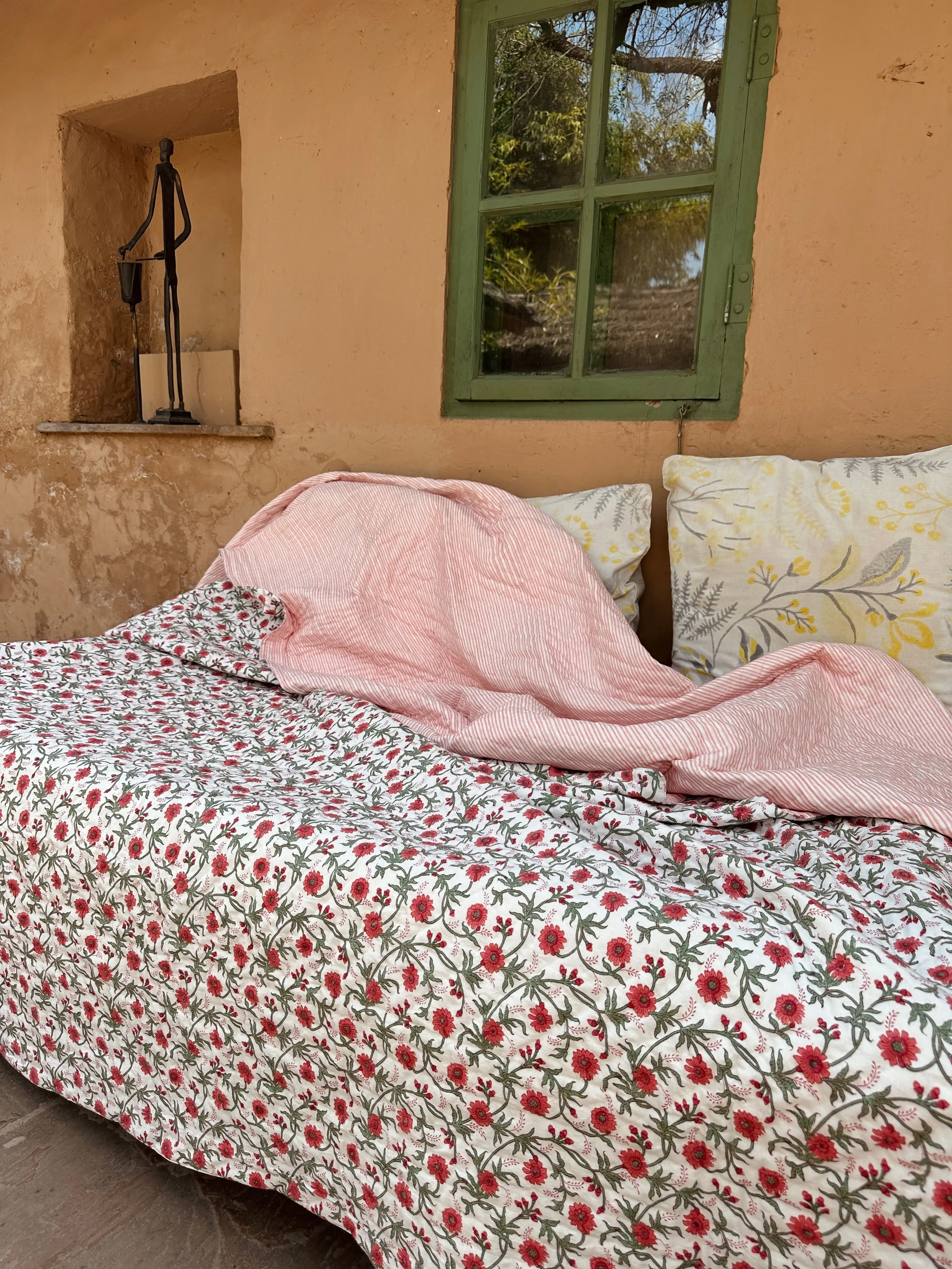 Red Floral Summer Pique Bed Quilt - Image 8