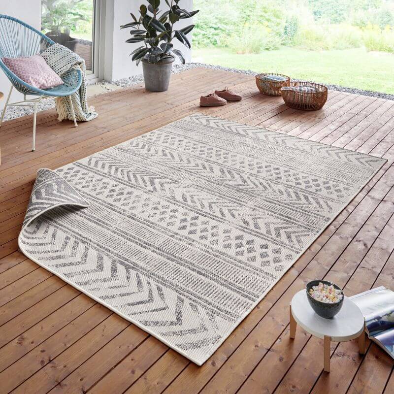 Reversible Geometric Indoor-Outdoor Flatweave Rug - Image 11