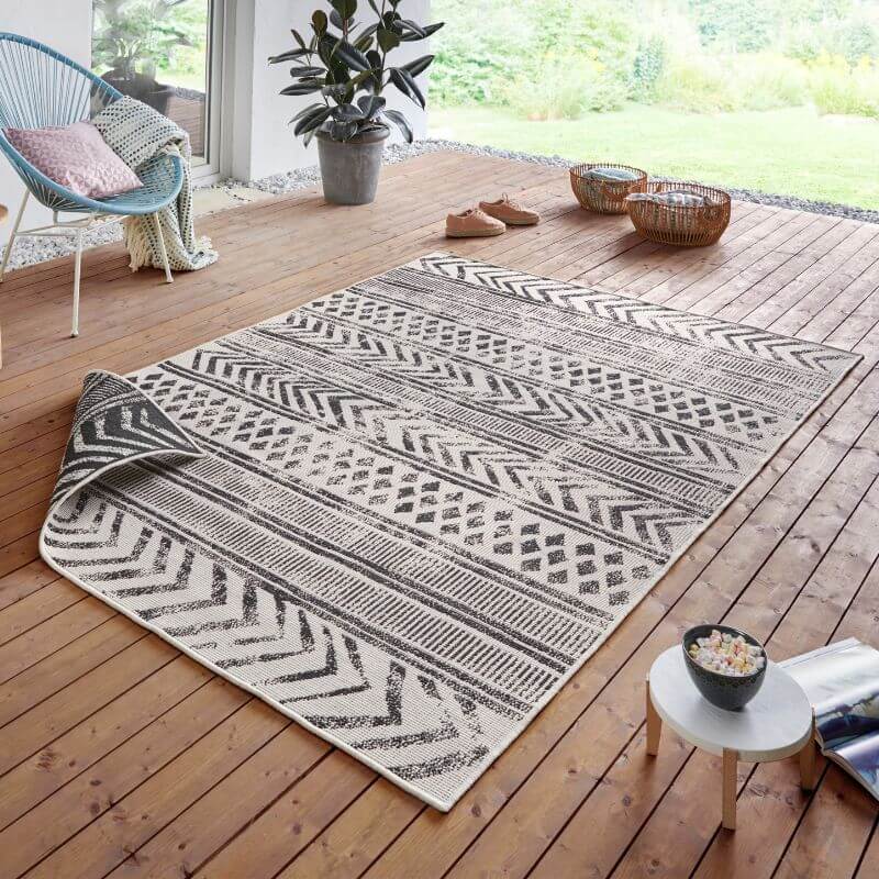 Reversible Geometric Indoor-Outdoor Flatweave Rug - Image 27