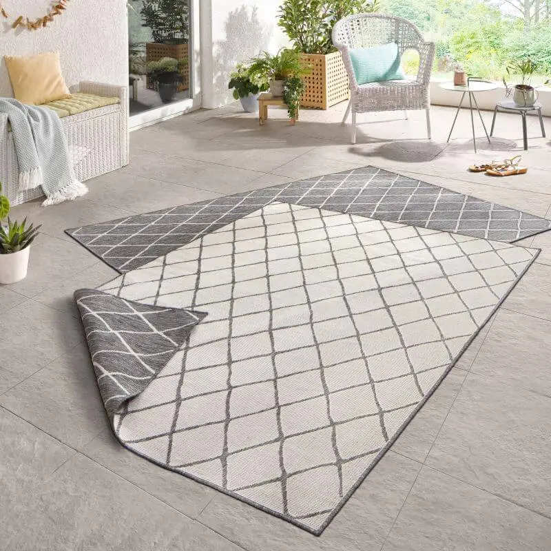 Reversible Indoor-Outdoor Geometric Flatweave Rug - Image 7