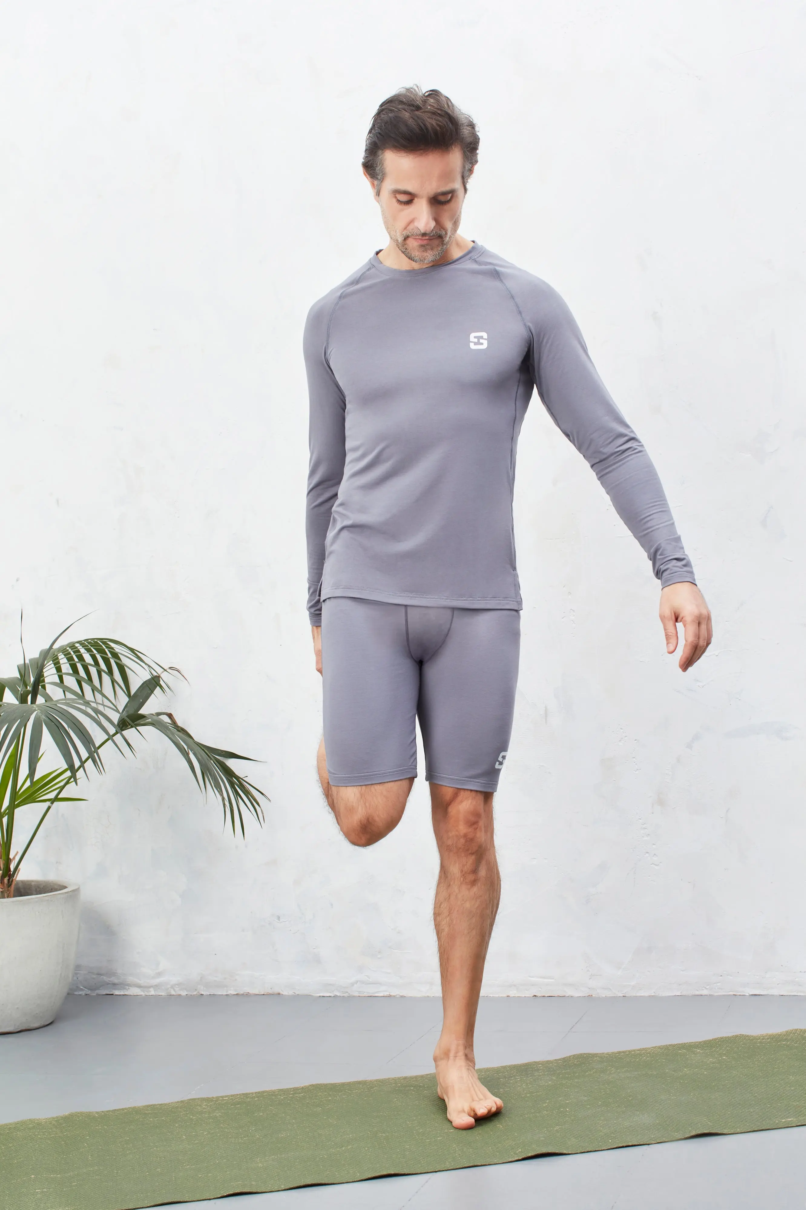 Pearl Grey Mens Gym Shorts - Image 2