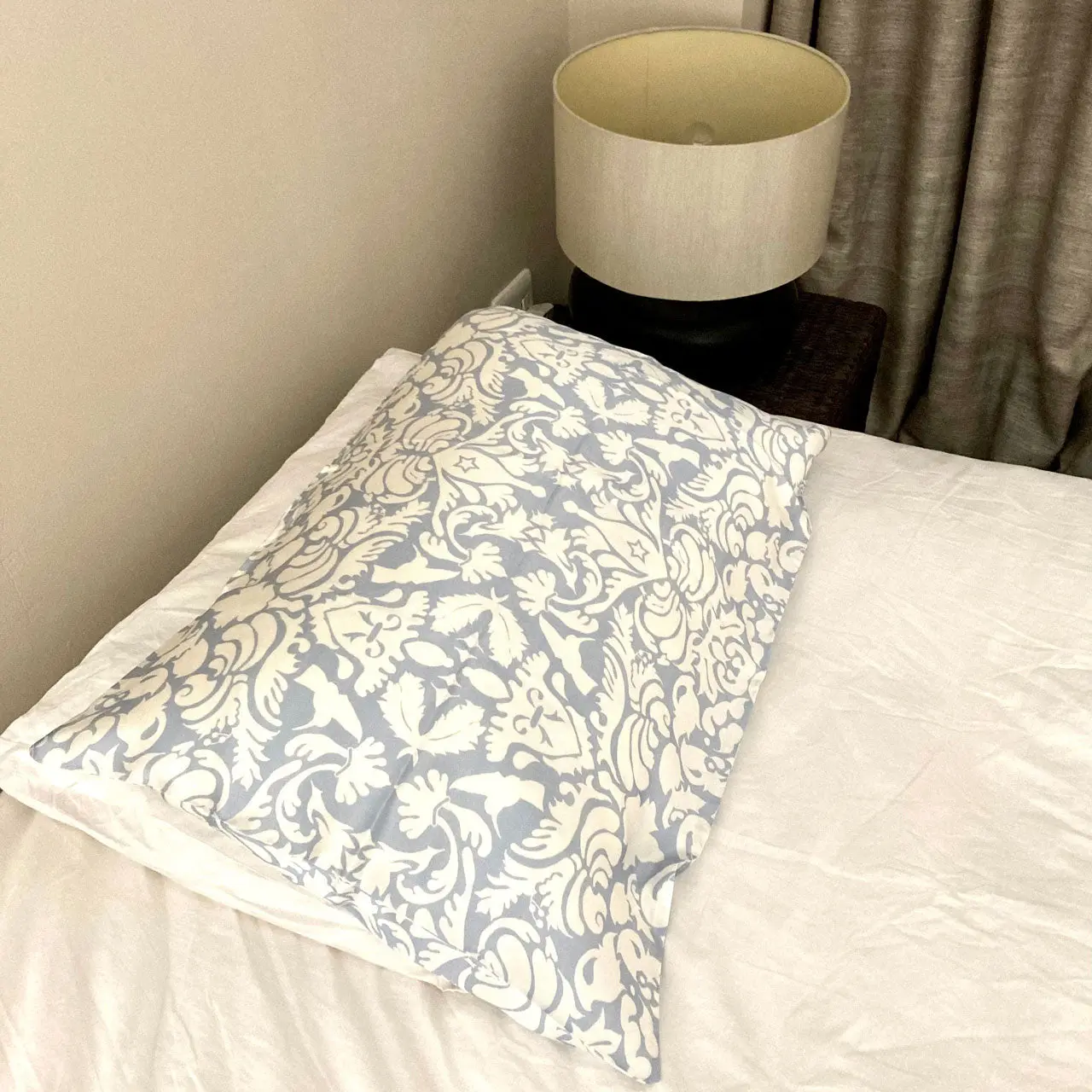 Silk Pillowcase - Pale Blue With White Hummingbird Damask Pattern - Image 2
