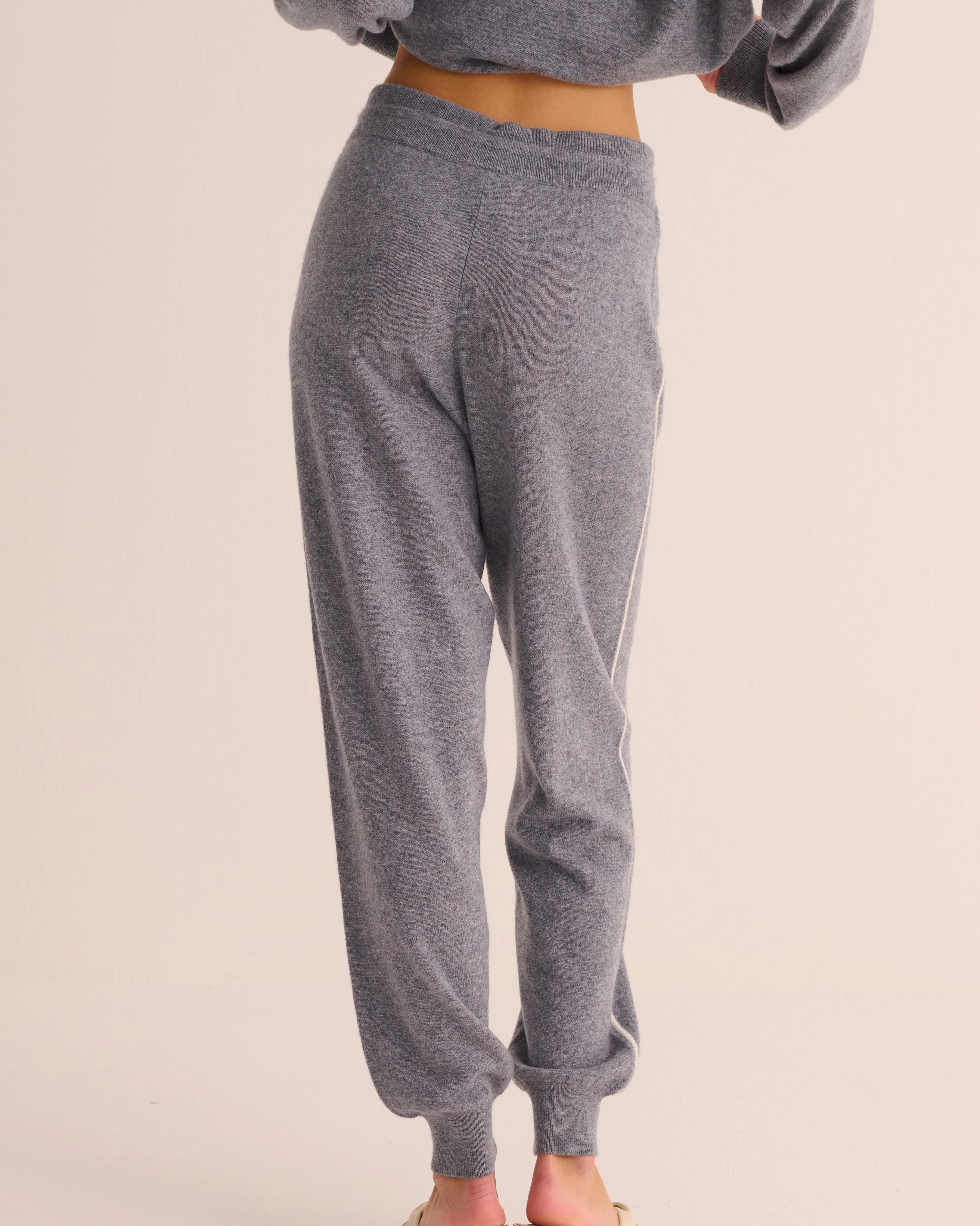 Silver Grey Cashmere Cuffed Ankle Joggers with Ivory Contrast - Image 4
