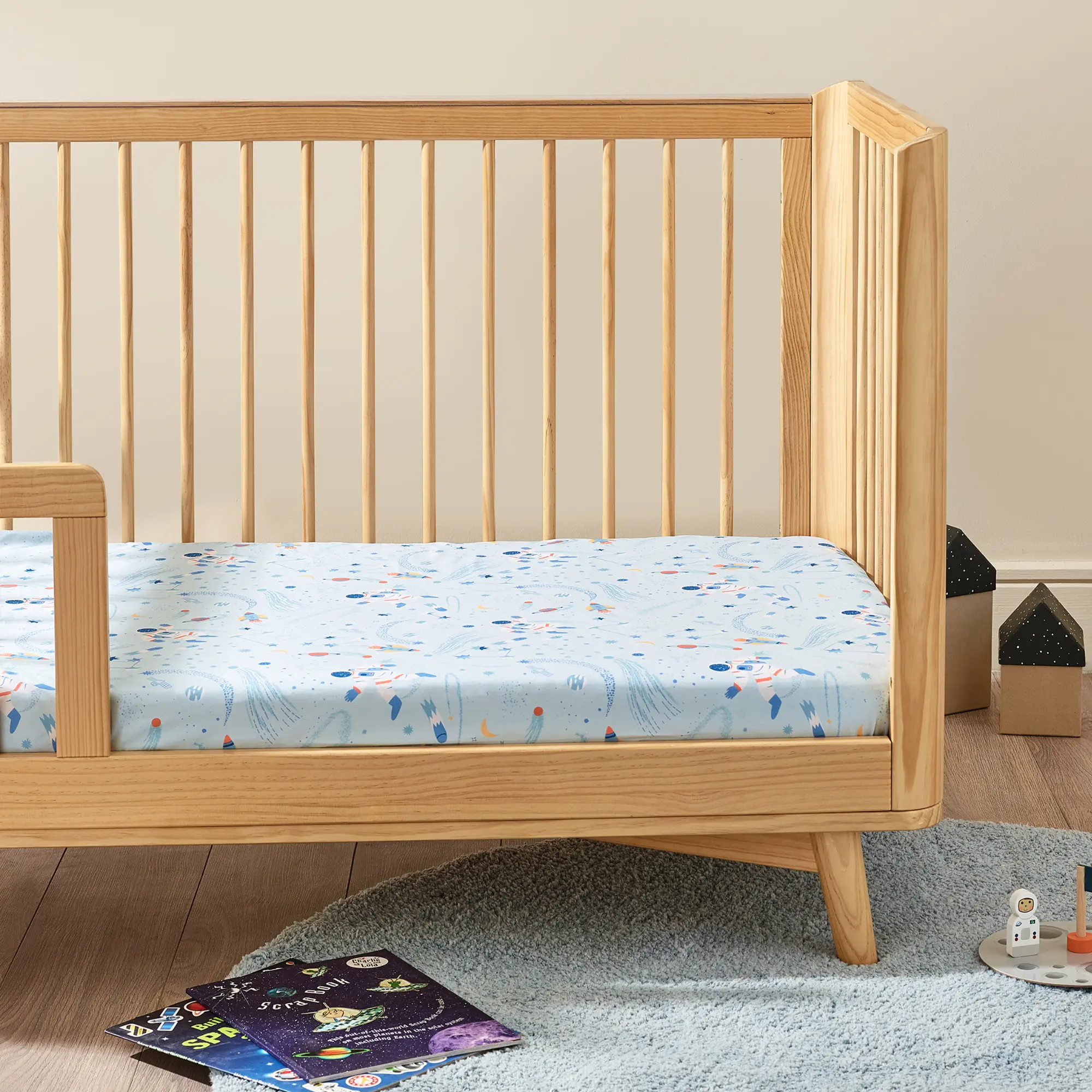 Space Organic Cotton Fitted Sheet - Image 2