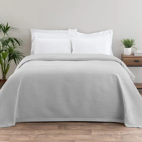 Spencer Pinsonic Bedspread - Image 19
