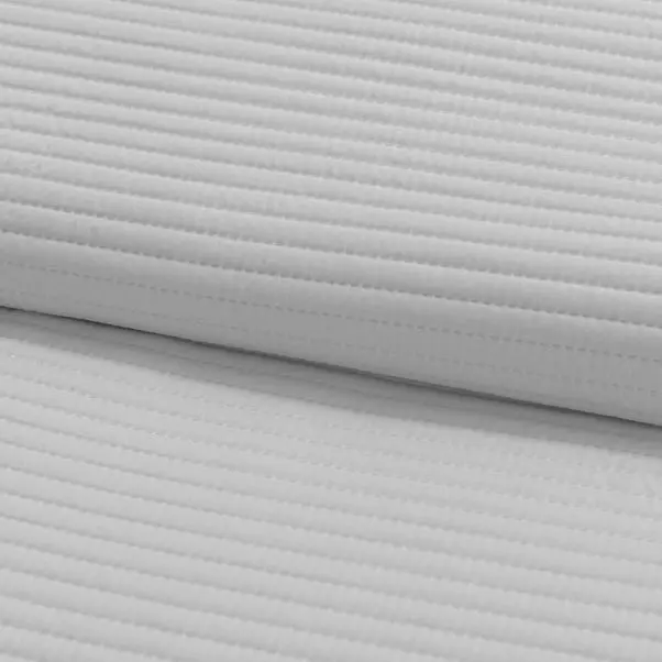 Spencer Pinsonic Bedspread - Image 20