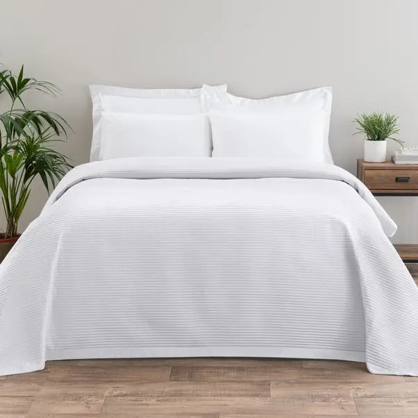 Spencer Pinsonic Bedspread - Image 21