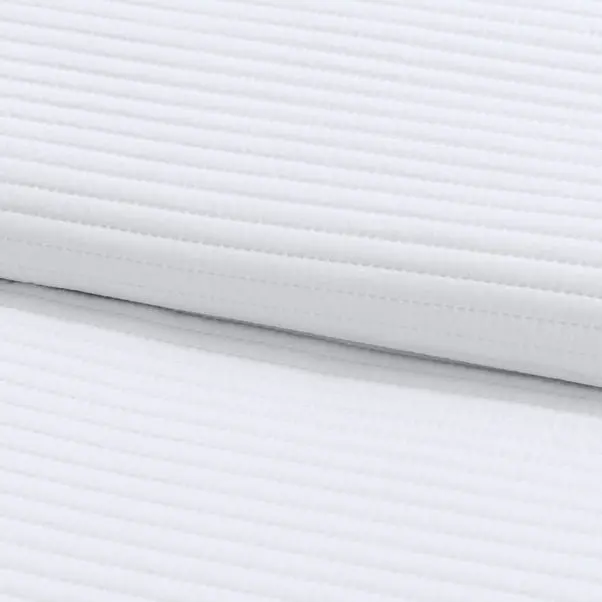 Spencer Pinsonic Bedspread - Image 22