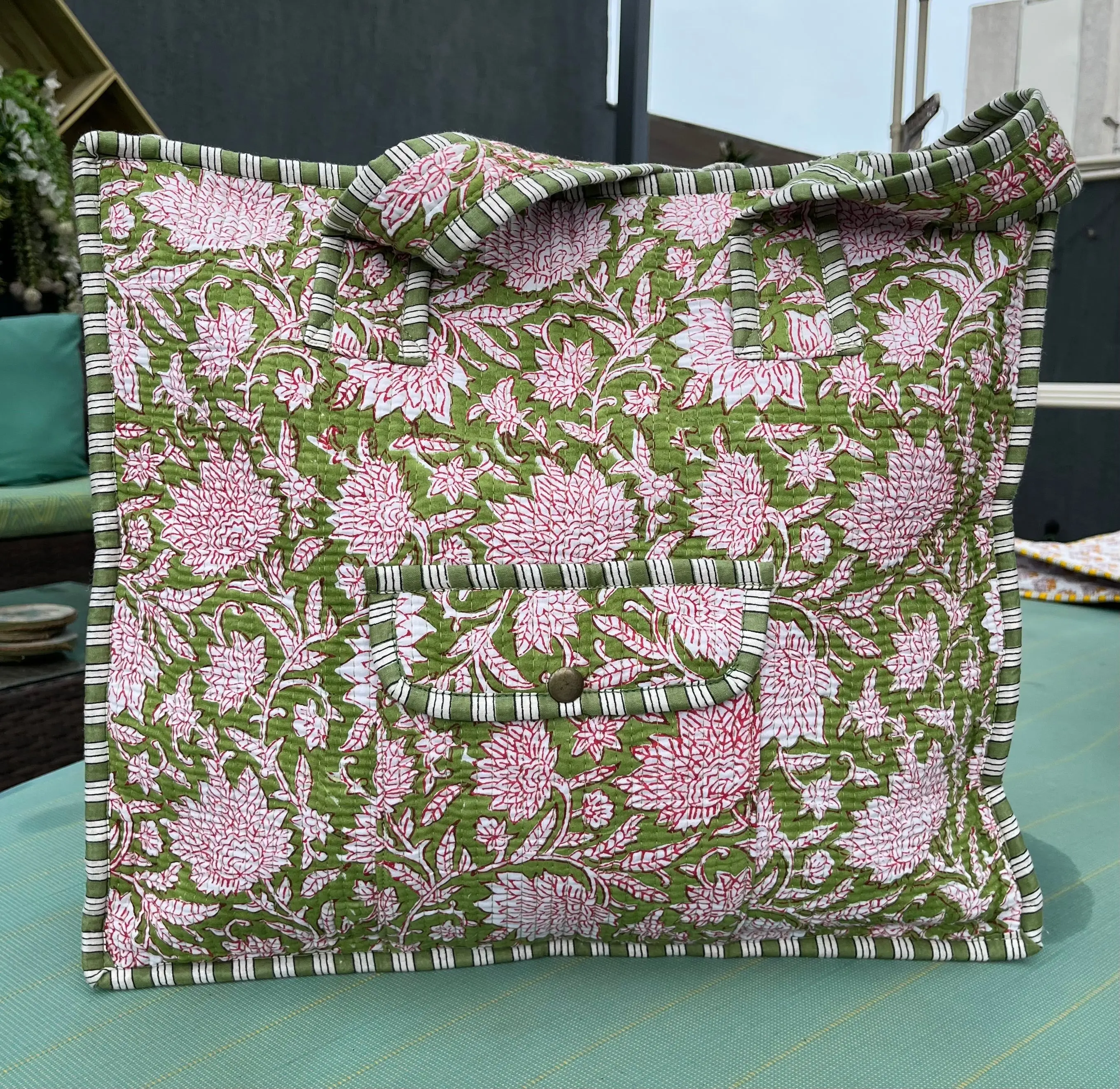 Verde Block Printed Tote Bag - Image 4