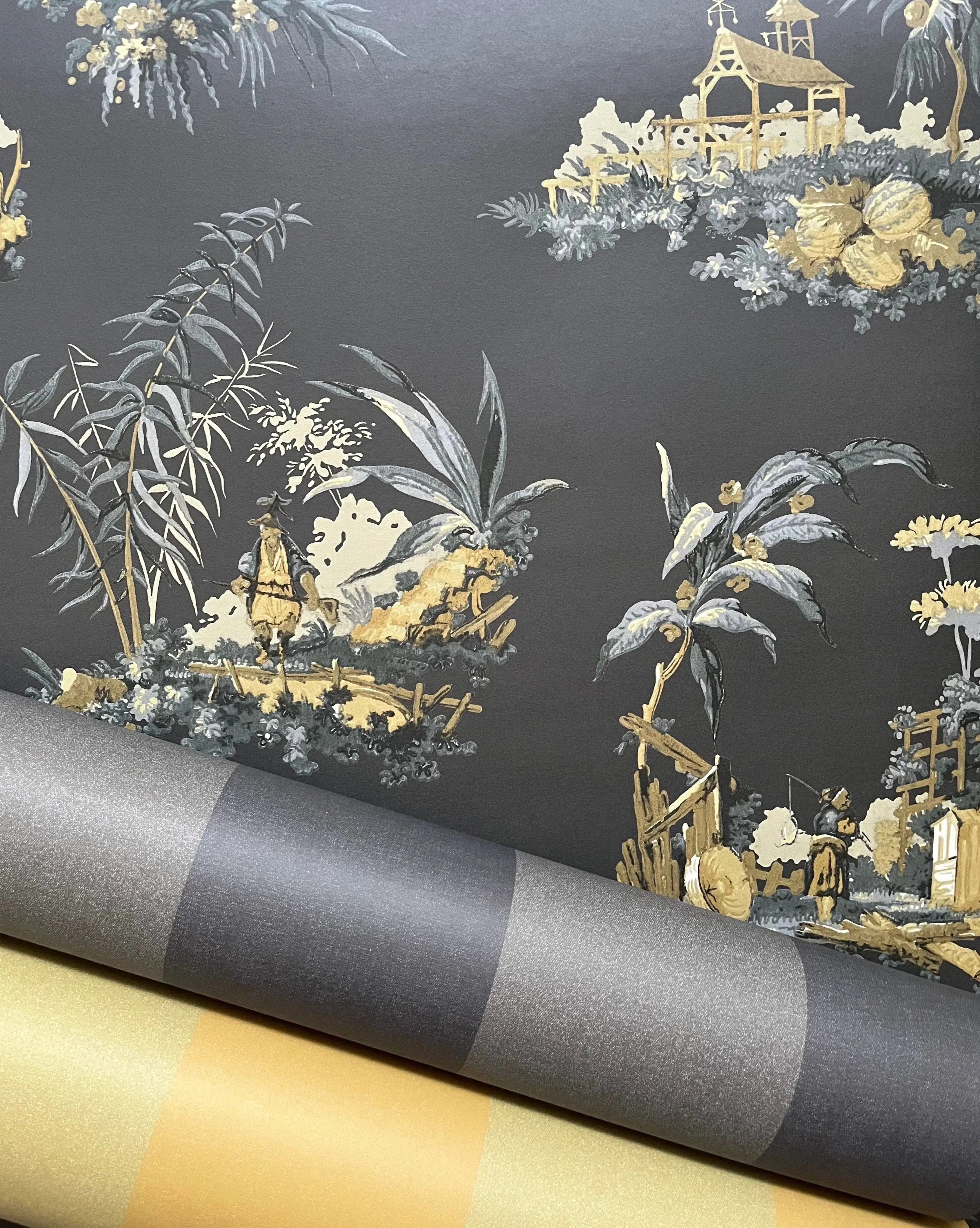 Vintage Oriental Wallpaper - Lacquer - Image 2