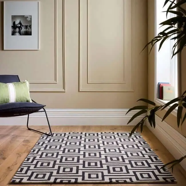 Wool Labyrinth Rug White and Black - Image 5